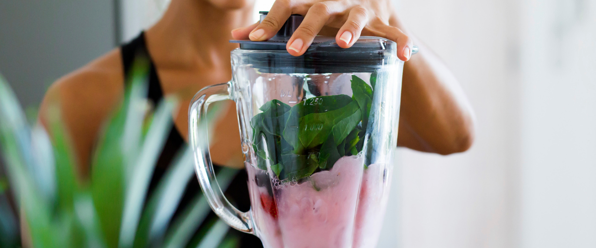 Berry and Spinach Flaxseed Smoothie