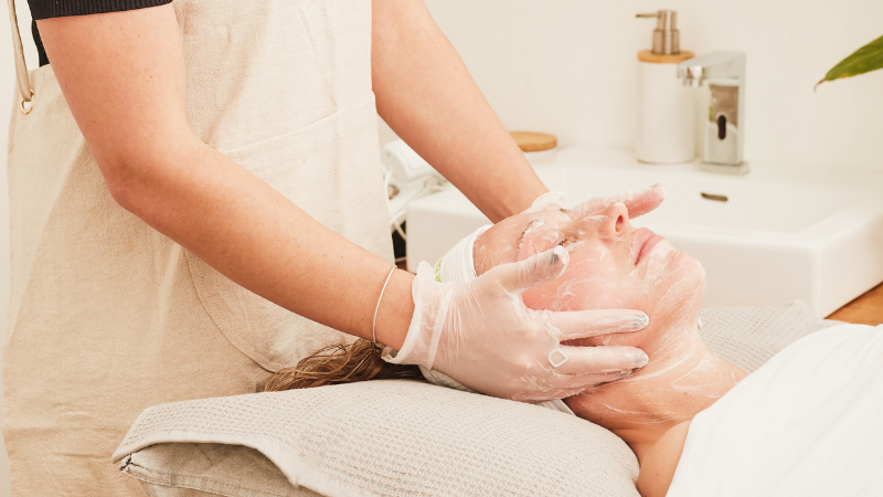 Why Does My Skin Still Feel Dry Even After Moisturising?